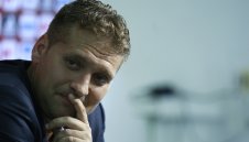 Стилиян Петров се завръща във футбола