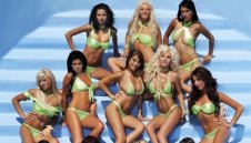 Пищни и засукани плеймейтки налазиха националите в Правец