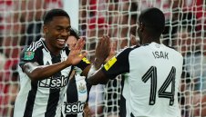 Свраките вкараха в 19-ата секунда, биха Форест с дузпи