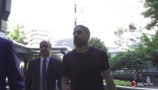 Родригес е в Милано, подписва с "росонерите" до часове + ВИДЕО