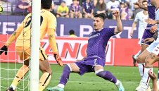 Феновете разцепиха секси жената на сръбски национал + СНИМКИ