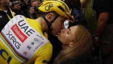 Погачар пак спечели Тура, но отсвири неудобната за него Вуелта