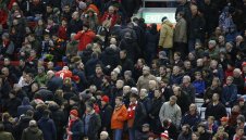 Босовете на Ливърпул клекнаха за билетите