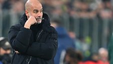 Гуардиола е притиснат до стената преди дербито