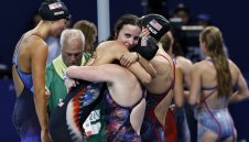 С нов рекорд! САЩ спечели щафетното плуване на 4 по 100 съчетано при жените