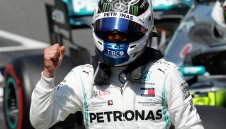 Страхотен Ботас отнесе Хамилтън и грабна 3-и пореден полпозишън