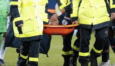 Изнесоха разплакания Неймар на носилка, има тежка контузия?