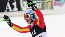 Катрин Хьолцел водачка след първия манш на гигантския слалом
