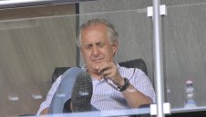 Издирват Спас Русев, загробва Левски с нови дългове?