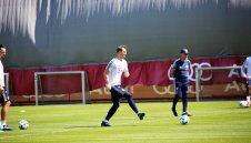 Хайнкес увери: Нойер ще играе още този сезон