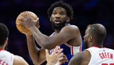 Ембийд се нареди до Уилт и Карим след ново шоу