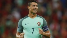 Двуличният Роналдо показва повече сърце от очакваното