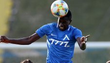 Тиам "виси" за Вечното дерби