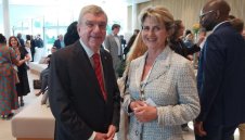 Весела Лечева разговаря с Томас Бах и Кърсти Ковънтри в Лозана