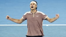 Фриц изрита Циципас и излиза срещу Джокович