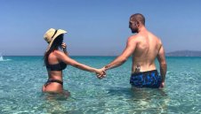 Голаджия! Гълъбинов подкосява краката на сочна италианка + СНИМКИ