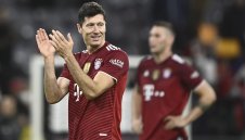 Левандовски погна нов рекорд на Герд Мюлер