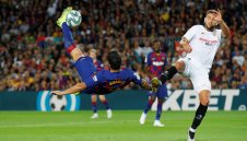 Барса отвя Севиля, Суарес с нов шедьовър + ВИДЕО