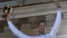 Легенда! Хиляди посрещнаха Джокович в Белград