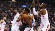 Елените отново спънаха Торонто