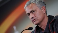 Тежко за Юнайтед! Наказаха Моуриньо за един мач