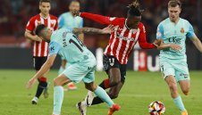 Барса цака Арсенал и Челси за баск