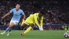 Интер продължава да мъчи Ман Юнайтед за Онана