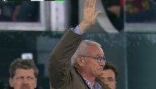 Феновете на Рома и Лестър почти разплакаха Раниери