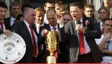 Ван Гаал се гушка с големия си враг Хьонес: Беше много горещо!