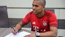 ОФИЦИАЛНО: Дъглас Коста подписа с Байерн