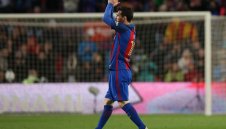 Бас дава газ към Златната обувка на Меси