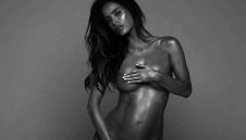 Тя взриви интернет с огромния си бюст + ВИДЕО И ГАЛЕРИЯ 