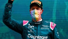 Астън Мартин спря с обажалването за Фетел