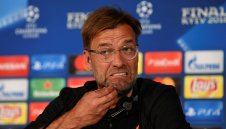 Гласът на журналист побърка Клоп от смях + ВИДЕО