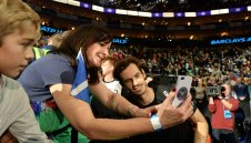 Мъри тръгна с 6:4, 6:4 в Лондон