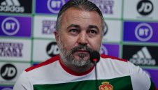 Ясен Петров хвърля младоци срещу Франция