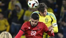 Милан гледа нападател на Албания срещу Италия