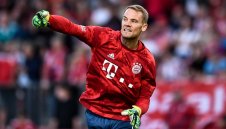 Нойер е най-добрият вратар в света и трябва да остане дълго време в Байерн