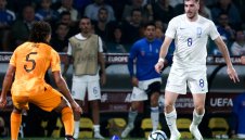 Драма с две дузпи и победа за Нидерландия в Атина