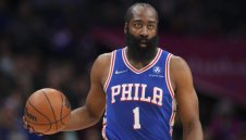 Брадата аут за първите мачове на Филаделфия 