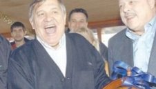 Батето Славков с операция на очите
