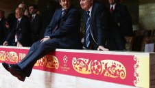 Платини призова Блатер да си ходи, той се дърпа