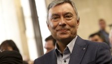 Шефът на Левски Георги Попов е човекът с най-много подписи в България + СНИМКА