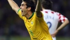 Кака и Емерсон пред завръщане в състава на Селесао