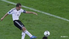 Лам вкарва веднъж на две години