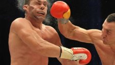 Кобрата на 2 победи от нова битка за световна титла