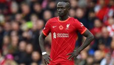 Контузия на Мане изплаши Ливърпул