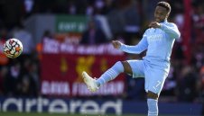 Манчестър Сити си заплю две звезди на Челси за заместници на Стърлинг