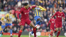 В Англия се преклониха пред Ван Дайк