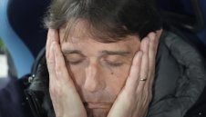 Конте се ядоса и каза кой кара кораба в бурно море